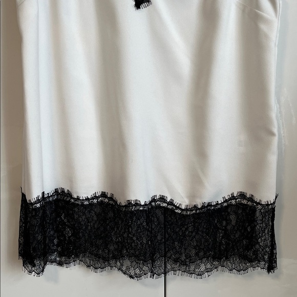 MICHAEL KORS White Sleeveless Top with Black Lace Trim, Size M - Picture 4 of 10